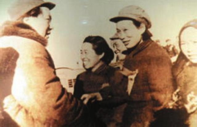 贺子珍从苏联回来，妹妹贺怡向伟人提了个要求，伟人断然拒绝