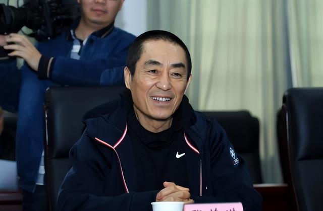 张艺谋72岁生日，陈婷晒出18岁儿子录取通知书，她真比巩俐强？