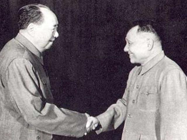 80年记者问邓小平：天安门毛主席像是否永远保留？邓小平如何作答