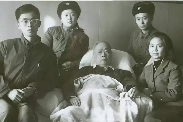 陈毅被妻子锁门外，冲动下提离婚，周恩来找到张茜：给你提个建议