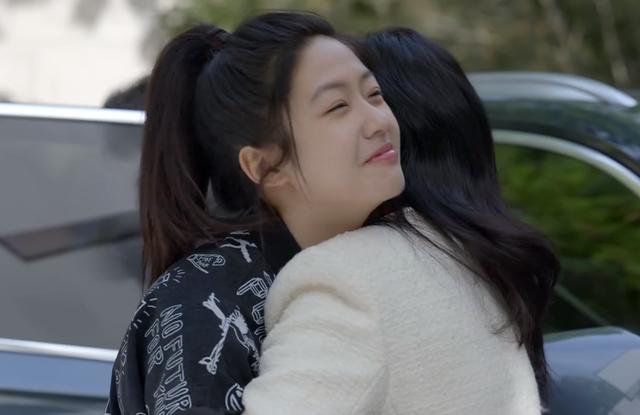 小敏家：同是父母离异，佳佳家俊的不同性格，暗示了父爱的重要性