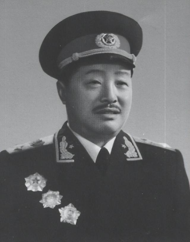 1988年邓公决定恢复军衔制，却下令：取消元帅和大将军衔！为啥？