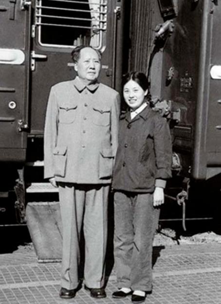 73年张玉凤生娃后，因孩子不想回中南海工作，毛主席：你早点回来