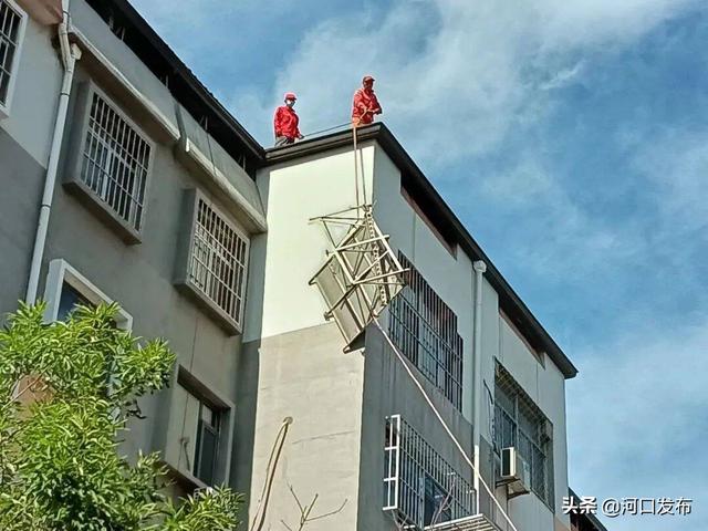 河辉社区：废旧太阳能拆除难，社区协调终解决