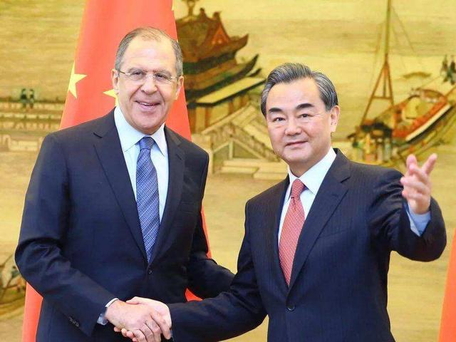 安理会上，俄罗斯遭美英法等10国“围攻”，中国站出来为俄方撑腰