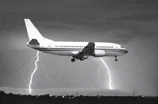 川航3U3839航班盘旋返航，空客七天内连续两次出事！飞机还安全吗
