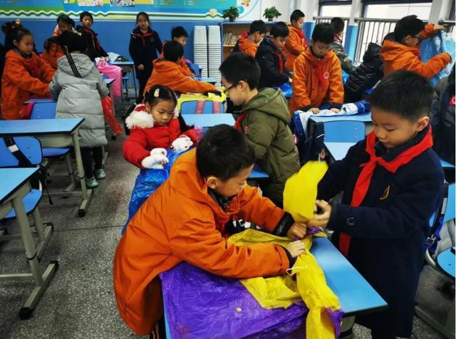 中小学迎来新课程，学生要学会“煮饭种菜养禽”等，9月开学实行
