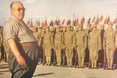 宁夏“土皇帝”马鸿逵：带8吨黄金逃亡美国，晚年厚颜无耻想回国