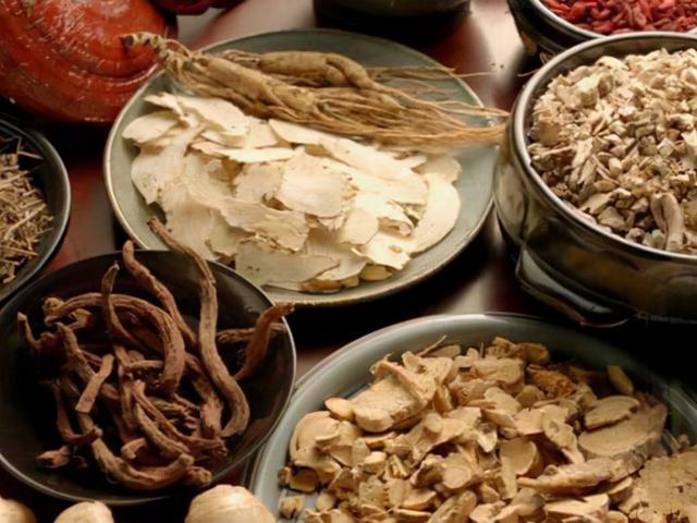 后背疼，肩膀疼，脖子僵硬，中医活血祛风湿有妙招