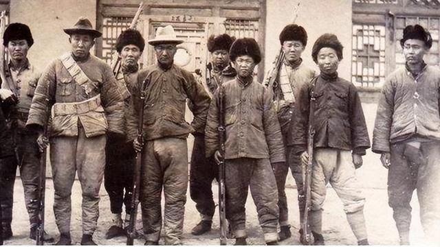 1950年，宁夏土匪王杀害我军副司令，解放军出动一个军，将其抓获
