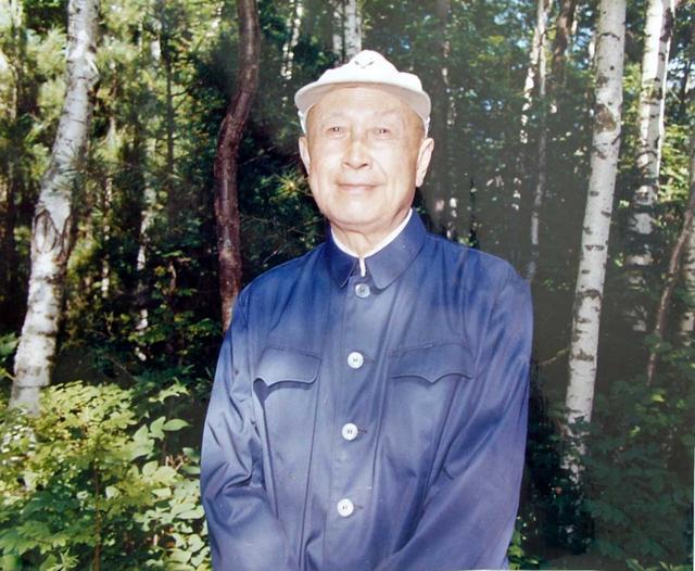 国家对钱学森有多重视？周总理为他两次破例，逝后三军仪仗队抬棺
