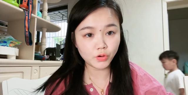 花花的亲生妈妈去世(花花的妈妈是谁-)-天晟网