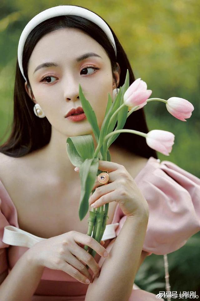 如花儿般粉嫩的李莎雯子