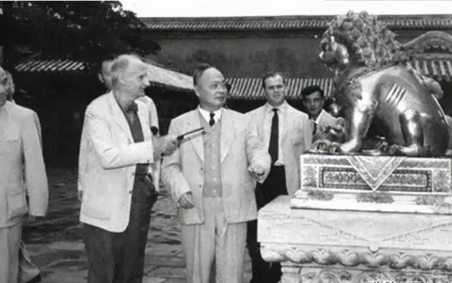 建国后，熊向晖从事外交工作，谈及毛主席的风范：我一生难以忘记