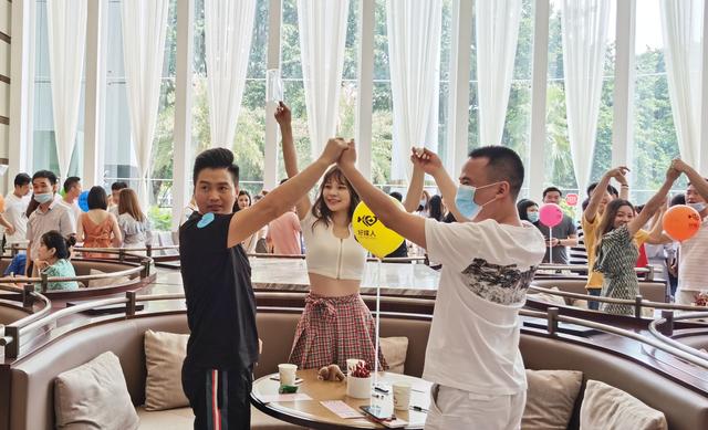 [趣玩密友朋友圈点赞]，微信尬聊怎么解决