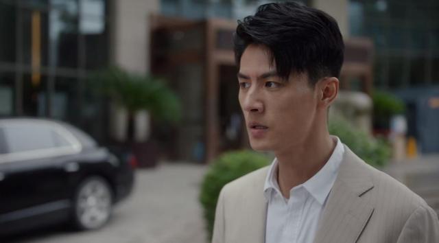 《请叫我总监》苏维然被骂，饰演者妻子发文“护夫”，半夜喂狗粮