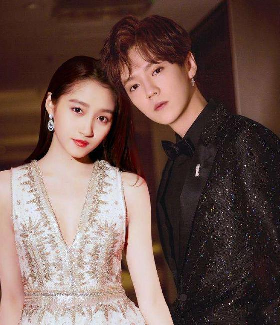 鹿晗与关晓彤结婚照（关晓彤亲吻鹿晗照片）