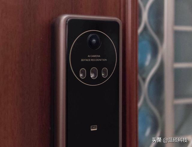 做了智能门锁中的 iPhone