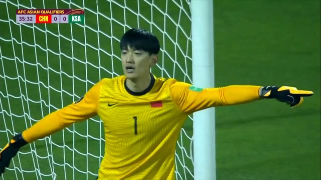 国足1-1沙特背后：逼平不仅靠运气，李霄鹏3次换人喜忧参半