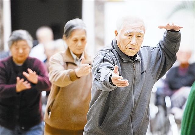 55~65岁是承上启下“长寿关键期”，请保护身体这4处，做好5件事