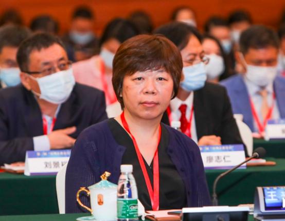 从流水线女工到董事长，初中学历打造4000亿企业，王来春有多厉害
