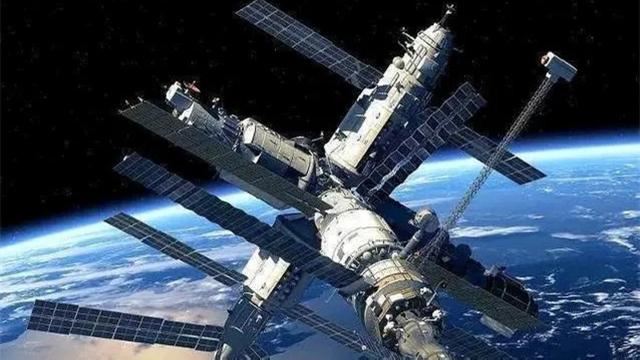 悲催的航天员：还在天上国家没了，在外太空飘311天，最后怎样？