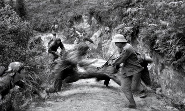 84年，我军干部在前线被越军特种兵军截杀，以1敌4身中十多刀牺牲