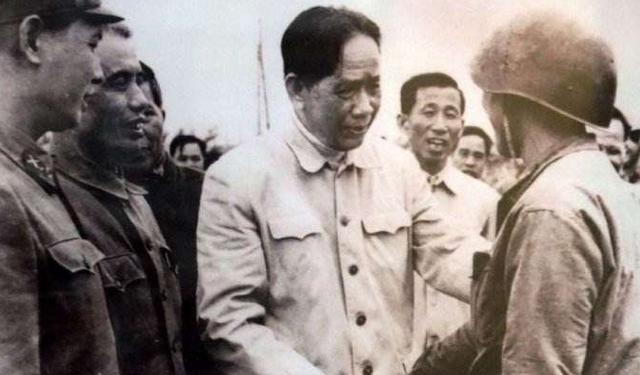 邓小平访问美国时巧施奇谋，对越反击战后，让北方百万苏军不敢动