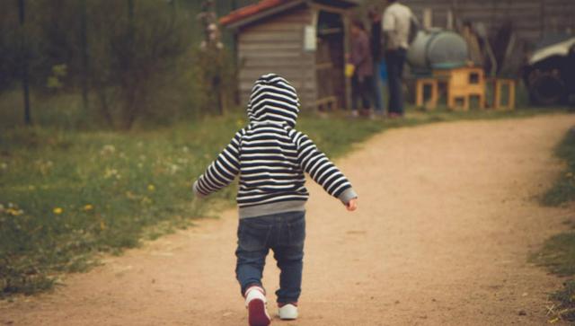 有几种鞋子，再暖和也别给孩子买，容易臭脚还可能影响娃脚部发育