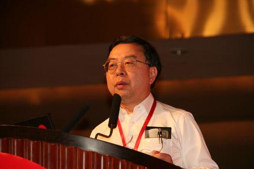 在中国年收租近百亿，曾给美国捐20亿，如今也给香港捐了1千万