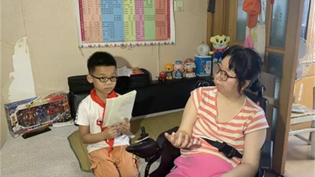 女博士王磊：30岁怀孕后瘫痪，生子后被丈夫抛弃，8年后逆风翻盘