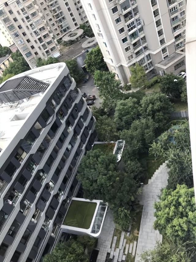 郭敬明做核酸住所被曝光，挂牌均价167785元/㎡，租一套房2万起步