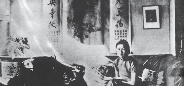 林徽因不为人知的一面：嗜酒成性、烟不离手，清纯才女人设崩塌？
