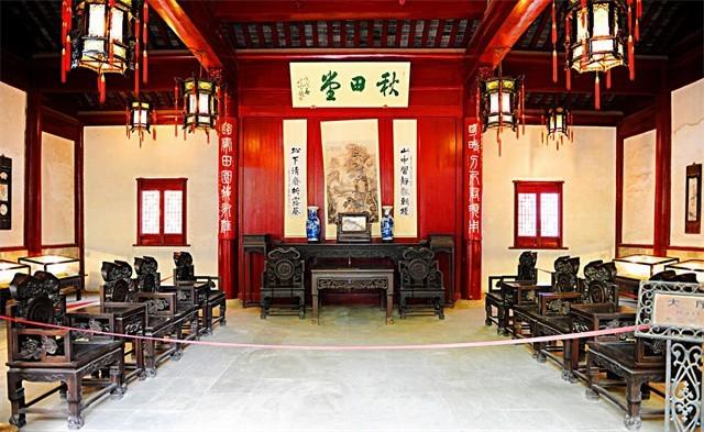 秦桧后人考上状元，经过岳飞坟墓时作了两句诗，被后人称赞不已