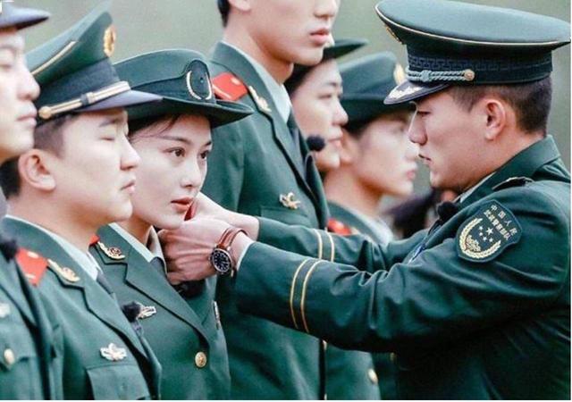 张馨予：因一块石头成“全网笑话”，嫁给何捷后她“重获新生”