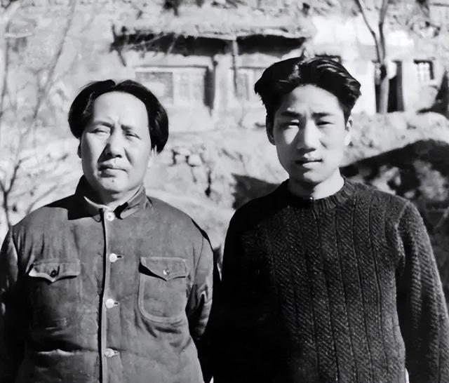 毛主席原配逝世多年，毛氏族谱记载：杨开慧之子毛岸龙作为其子