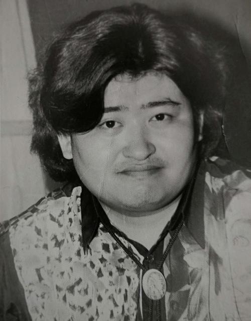 上过9次春晚的刘欢：与妻子认识9天闪婚，结婚33年恩爱，独女优秀