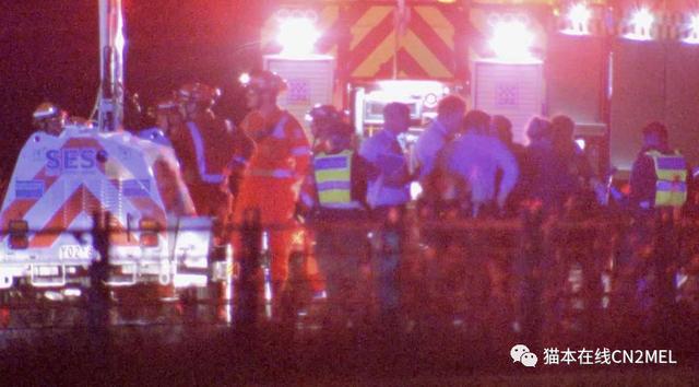 昨晚墨尔本烧焦车内发现3具尸体，1名30岁女子和2个不满6岁的女孩
