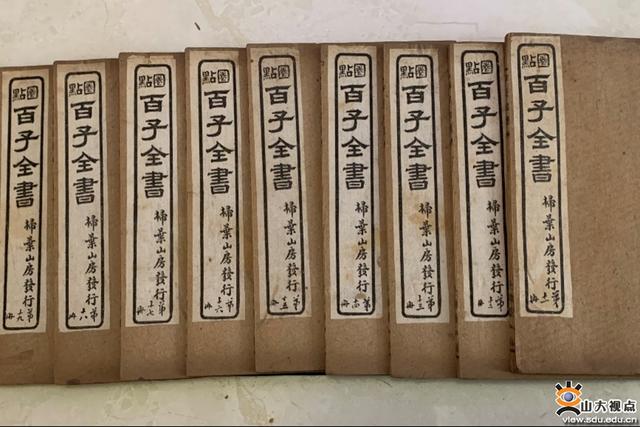 离休教师张新华家属向图书馆捐赠藏书