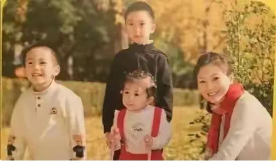 张艺谋岳母：比女婿小11岁无代沟，陪女儿走过“地下”10年无遗憾