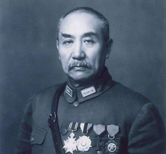 周恩来与彭德怀情谊深厚，彭德怀逝世后，周恩来秘密保护其骨灰盒