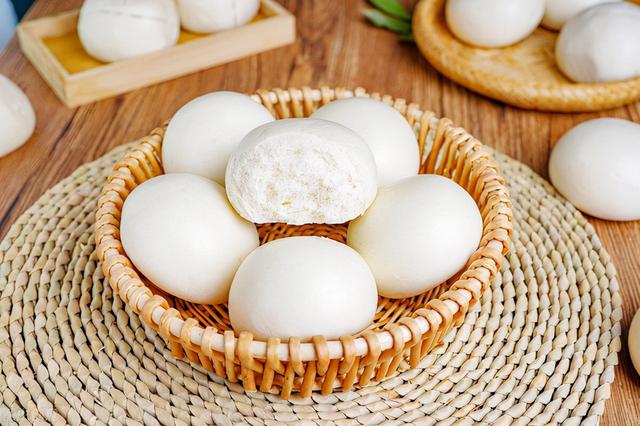 袁世凯生命最后时刻：一顿饭顶秘书十天饭量，像只鸭子般摇摇晃晃
