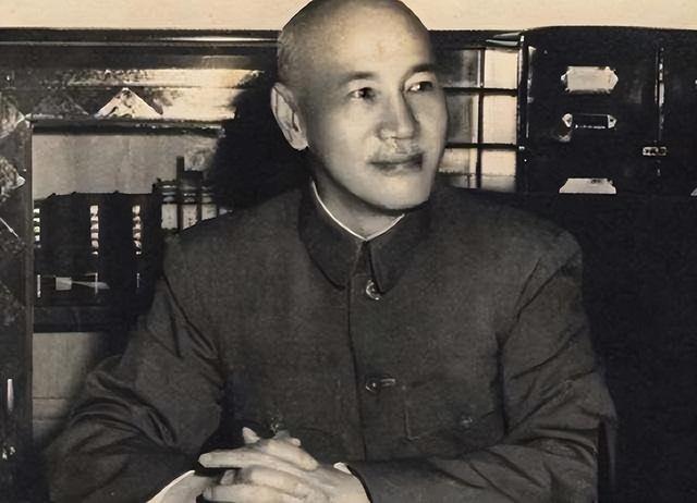 重庆谈判时，蒋介石决定让毛主席担任新疆省长，主席的回应真高明