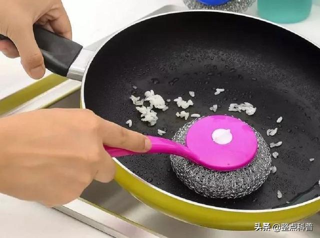 不粘锅有毒且致癌？涂层掉了还能用吗？央视的一个实验告诉你答案