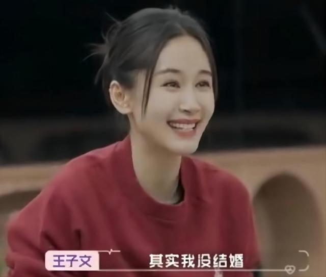 王子文：游离了3个男人后，决定未婚生子，35岁带儿子潇洒生活