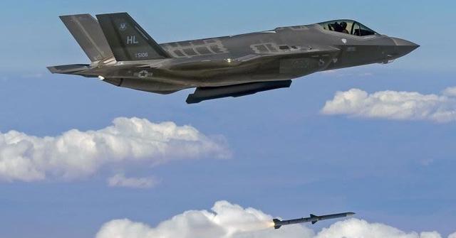 美军高官透露歼-20曾与F-35近距离接触，歼-20能否压制F-35战机？