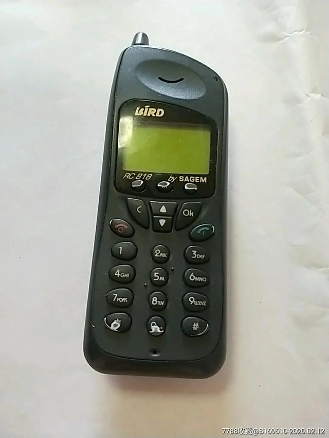 国产手机30年兴衰史：波导最终依靠放贷度日，熊猫两年就破产