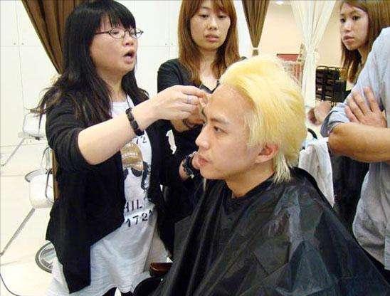 邓超：把丈母娘当成亲妈孝顺，街头混子改邪归正，登上人生巅峰