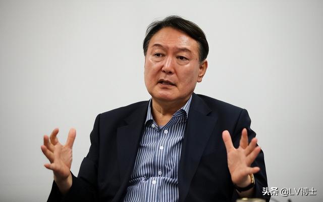 韩国政坛风云再起！尹锡悦向文在寅施压，朴槿惠力挺“亲信”从政