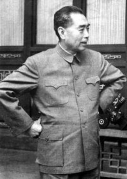 周恩来与彭德怀情谊深厚，彭德怀逝世后，周恩来秘密保护其骨灰盒